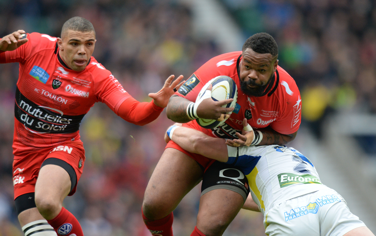 Mathieu Bastareaud - Toulon centre and Bryan Habana (L) 