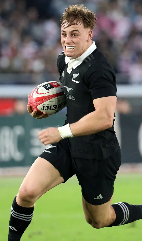All Blacks player sprinting with the ball